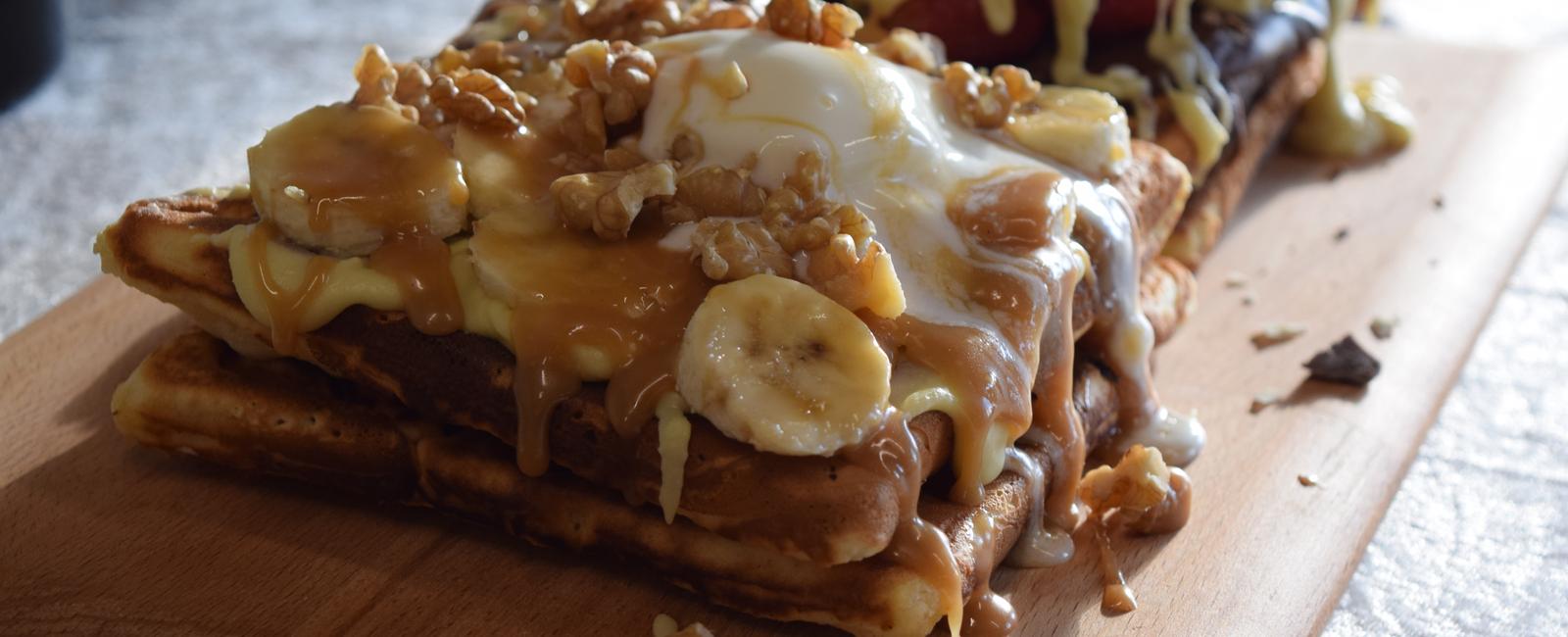 Demir Döküm Izgara Tavada Gevrek Kenarlı ve Kremamsı İç Dokulu Waffle 